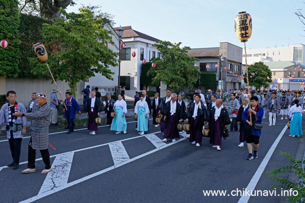 下館祇園まつり 明治神輿を先導する羽黒神社の高張提灯 [2025年7月27日撮影]