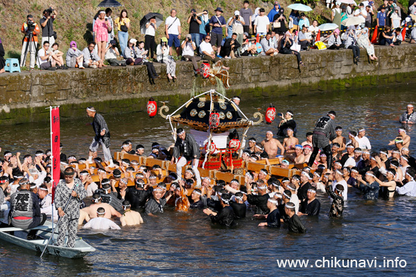 下館祇園まつり 明治神輿の川渡御 [2025年7月27日撮影]